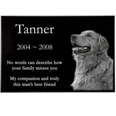 Memorial plaque honoring a dog named Tanner (2004-2008).