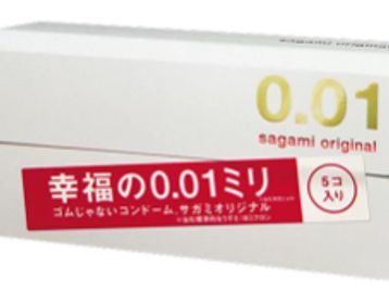 A box of Sagami Original 0.01mm condoms with Japanese text.