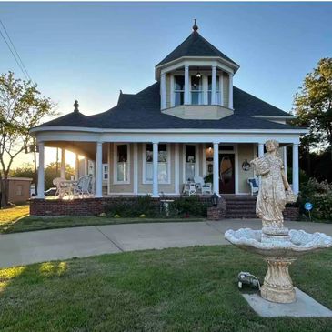 Davis Street Victorian - Best Airbnbs in Sulphur Springs, Texas