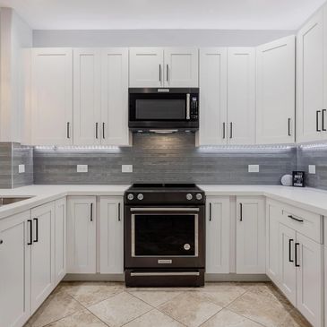 Brand new white kitchen with new hardware & new appliances in villa home for sale in golf community