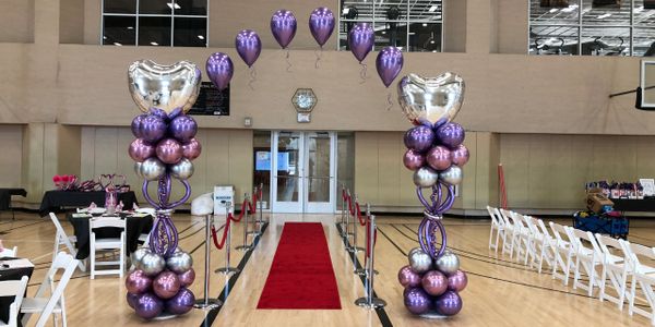 beautiful chrome balloons. balloon arch