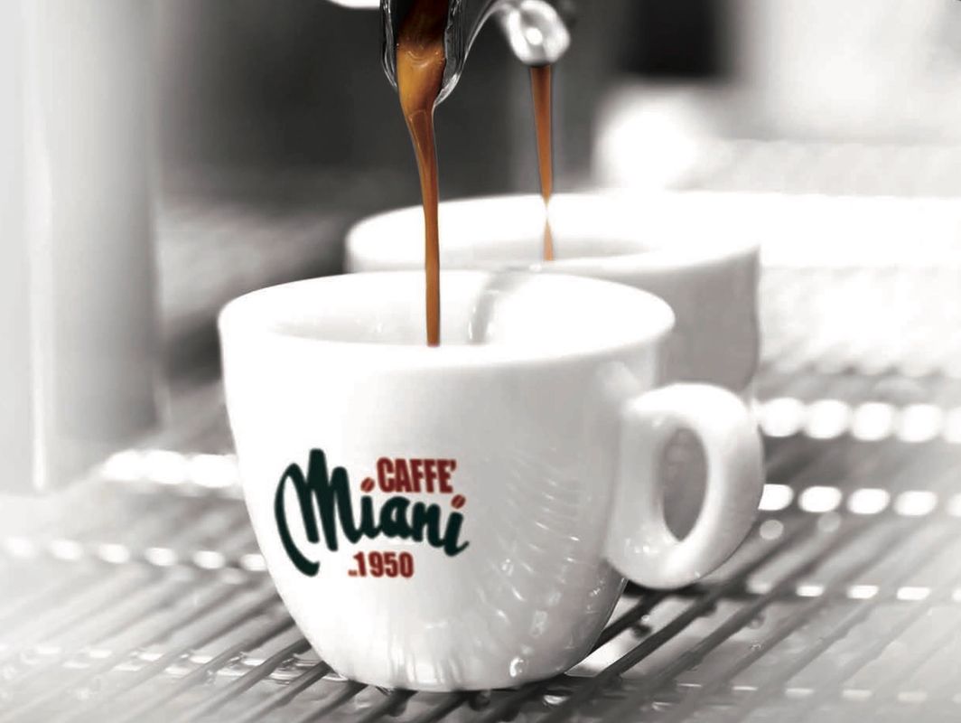 //img1.wsimg.com/isteam/ip/bddb0eb6-5e23-45e6-9b87-5e2356bd65a3/Miani%20caffe%CC%80%20in%20tazza%203-ee9369e.jpg/:/cr=t:0%25,l:0%25,w:100%25,h:100%25/rs=w:1300,h:800