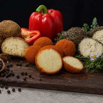Cailloux dry artisan cheese enrobed with aromatic spices.