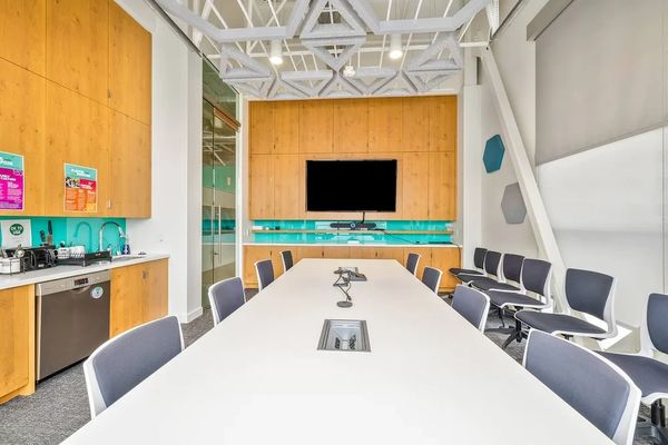 MOOSE TOYS HQ 7000sf
EL SEGUNDO CA

Design Team
LA Architects 
Building Solutions Group MEP
