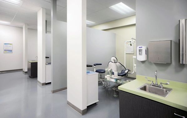 APLA Gleicher/Chen Health Center
Los Angeles
Klawiter 