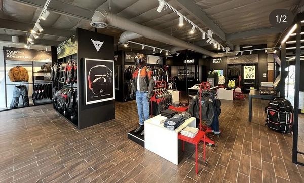 DAINESE - San Diego CA

Design Team 
Composium Group Architects 
Building Solutions Group MEP 