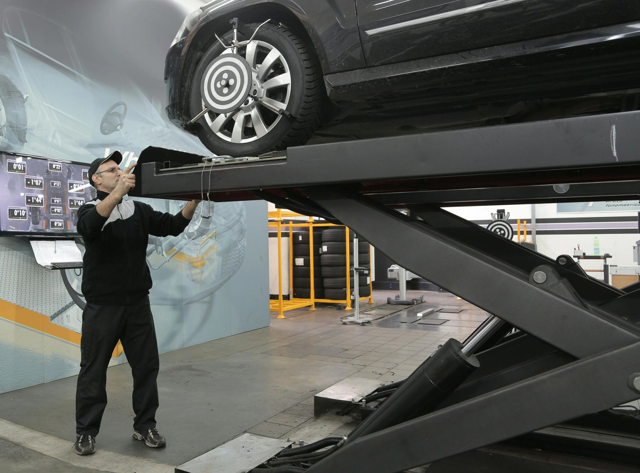 6 Obvious Signs Your Car Has a Bad Wheel Alignment