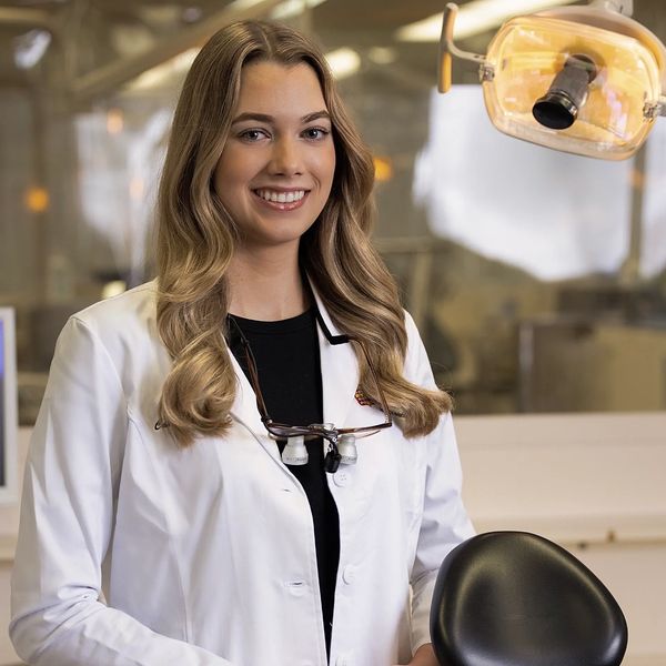 Dre Catherine Kyle est dentiste depuis 2022. Elle est connue des patients pour son approche délicate