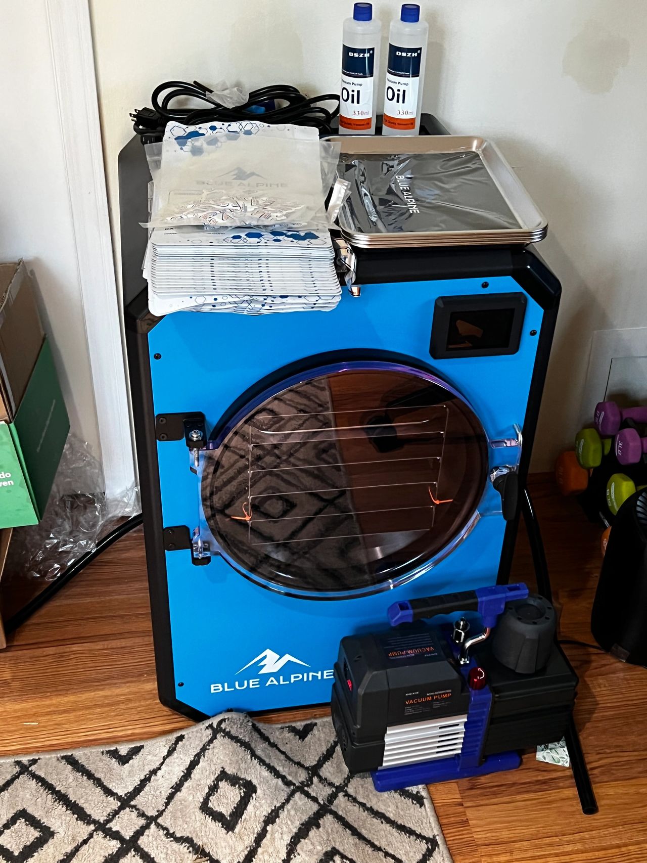 Picture of a Alpine freeze dryer along with the freeze dry bags, sheets, vacuum pump and vacuum oil Picture of a Alpine freeze dryer along with the freeze dry bags, sheets, vacuum pump and vacuum oil