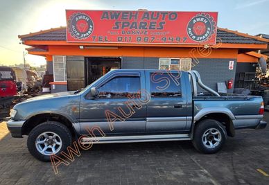 Accident damaged isuzu for sale