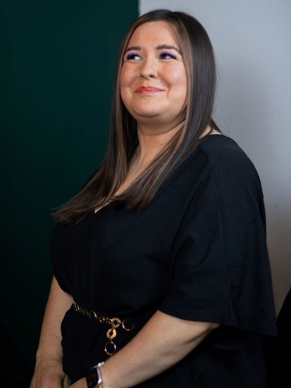 Erika is an experienced lash artist providing luxurious lash extensions with care.