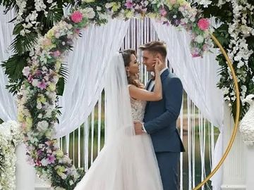 Make a bold entrance with our arches and columns rentals in Fort Wayne and Huntertown, Indiana!