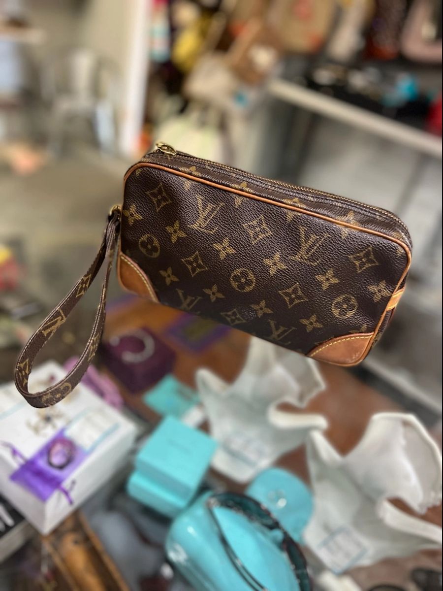 Louis Vuitton Marley Dragonne Pochette Clutch Wristlet Accessory Handbag at  1stDibs