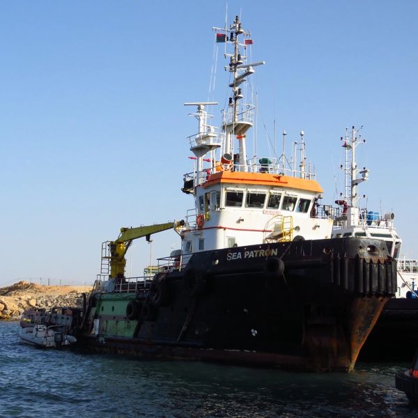 oil dredger, ship, boat, vessel, craft, barge, ark, sea, ocean, pretroleum all of mentioned 