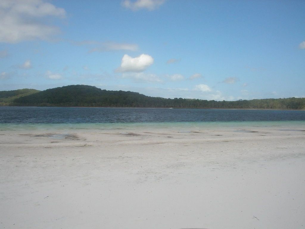 Clear_water_in_the_lake