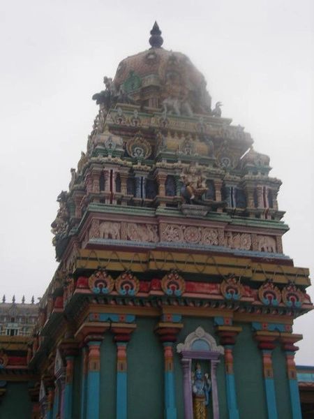 Hindu_temple_in_Nandi