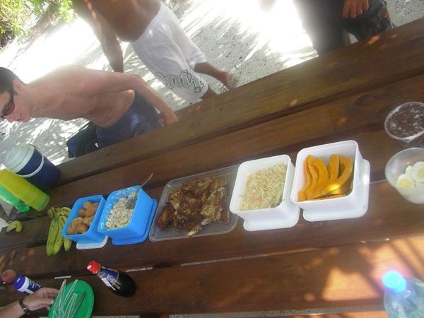 Lunch_on_Aitutaki