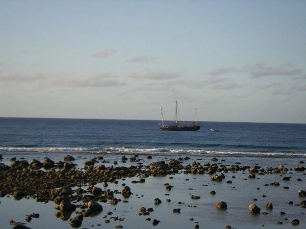 Modern_sailboat_in_Rarotonga