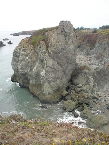 Rocks_on_Pacific_in_SF