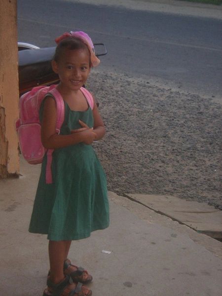 School_children_in_Aitutaki2_001