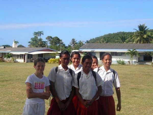 School_children_in_Aitutaki3_001