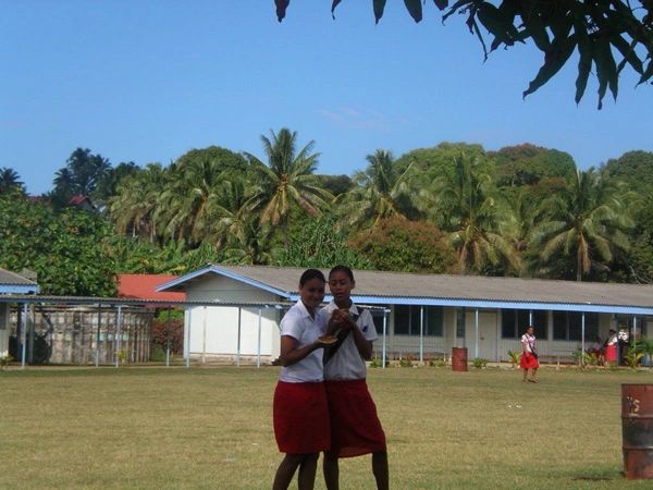 School_children_in_Aitutaki4_001