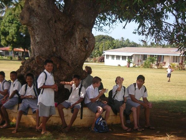 School_children_in_Aitutaki5_001