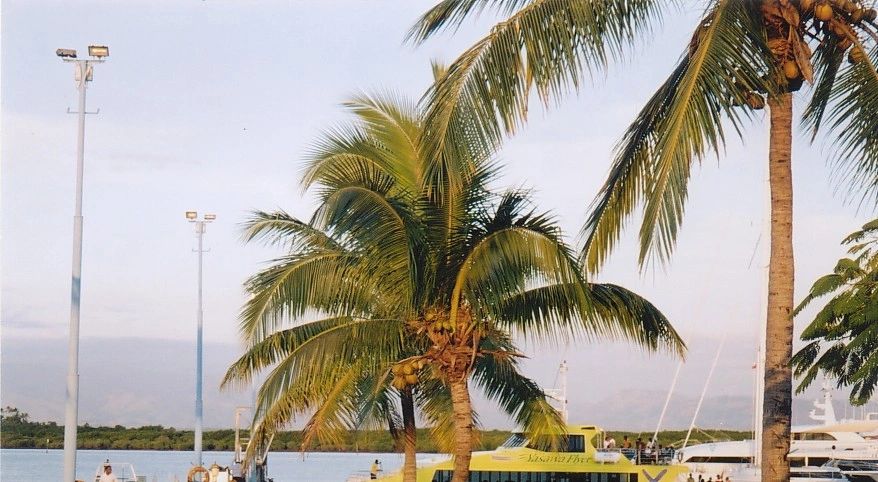 Yasawa_ferry_catamaran
