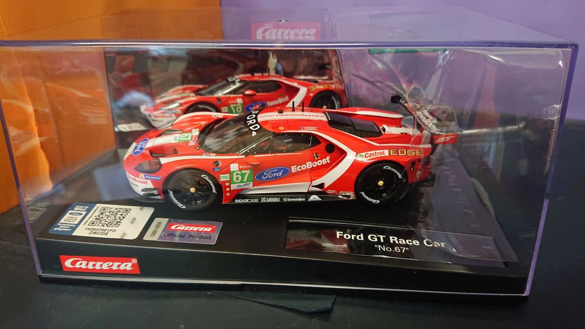 Carrera DIGITAL 124 Ford GT Race Car 'No.67' - Slotcar Mit Beleuchtung