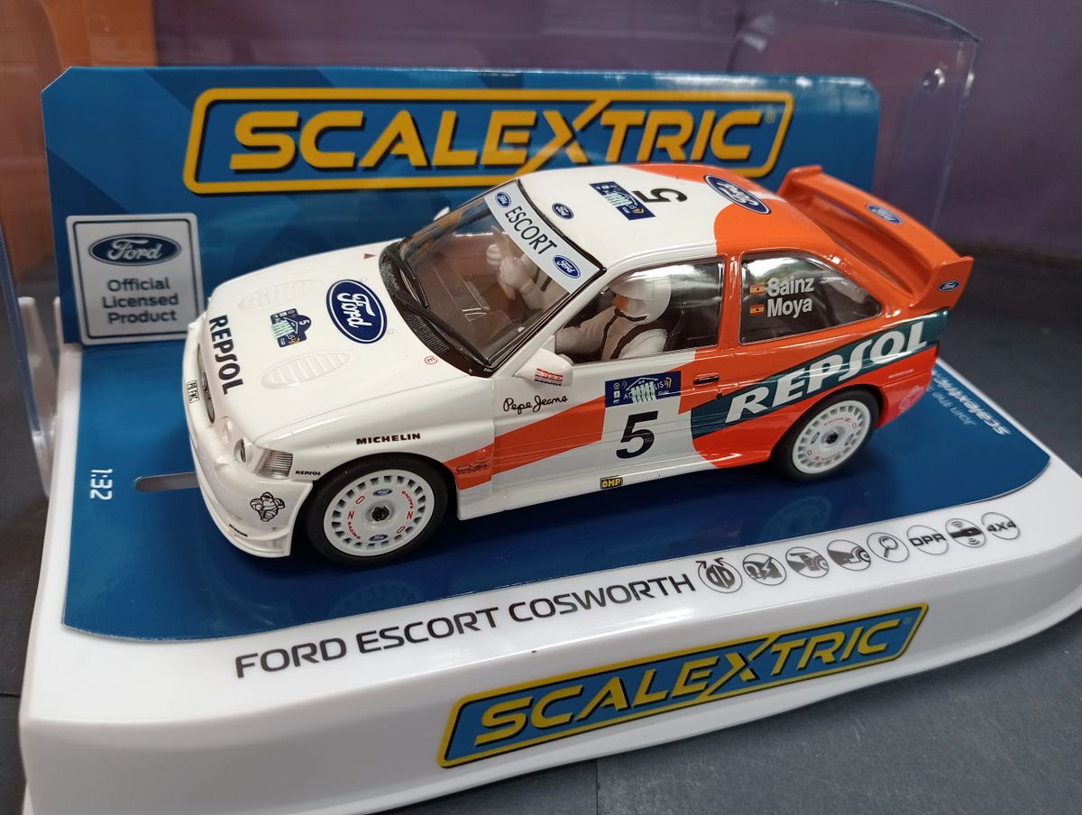 Ford Escort WRC 1997 – Sainz #5 – Vainqueur Acropole – IXO 1/18 – 18RMC172A
