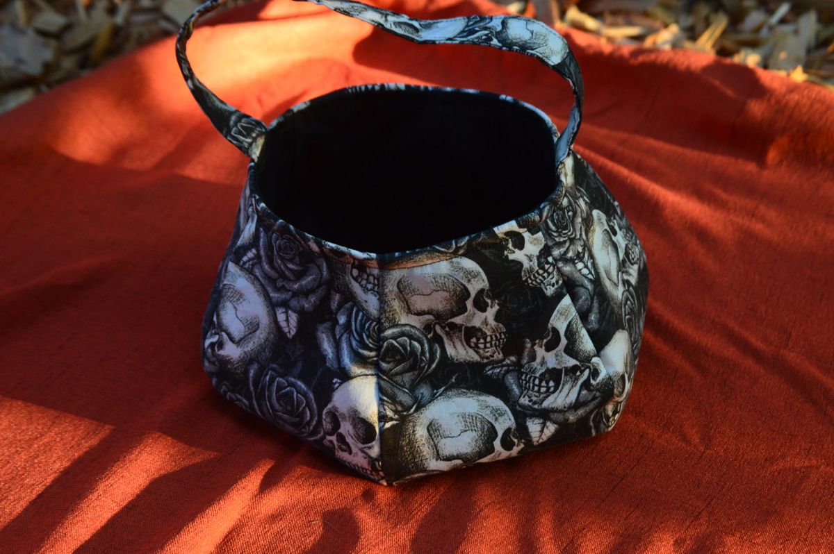 Skulls & Roses Basket