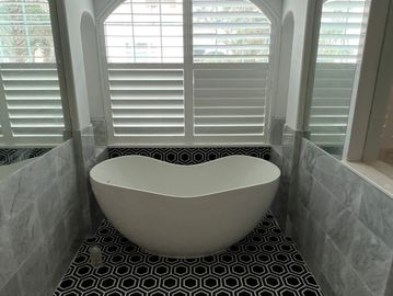 Free standing bathtub installation