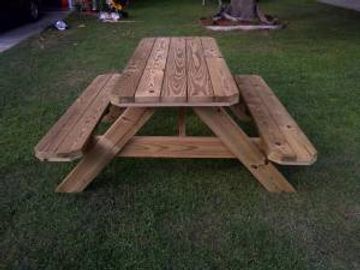 6' Long x 28" Top.
(Overall width 65")