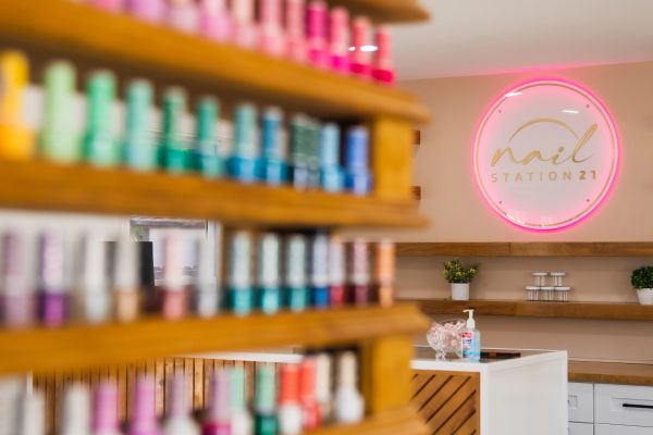 Nail Station 21, Nail salon