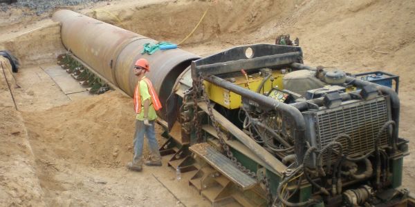 Le forage a la tarière ou auger boring est une méthode indiqué pour les conduits graviataire