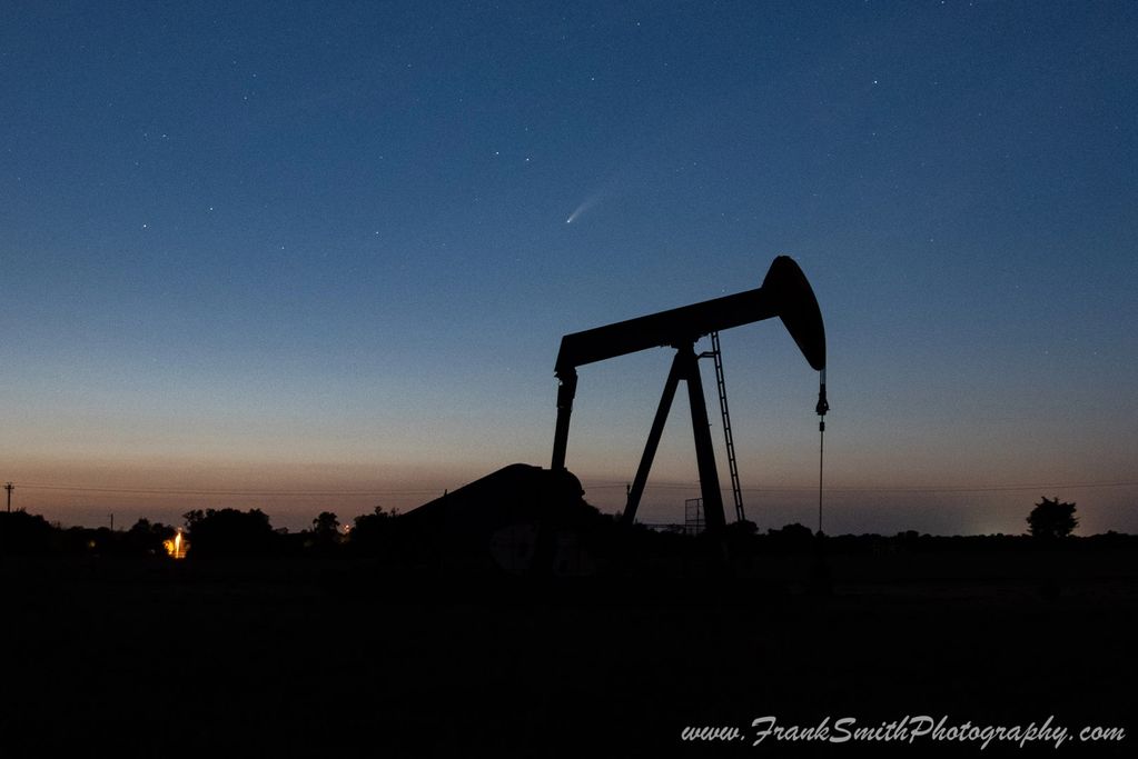 Comet C/2020 F3 NEOWISE shortly after sunset in Lee County, Texas.