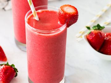 Strawberry smoothies with boba at I Love Pho in Dallas and Irving 