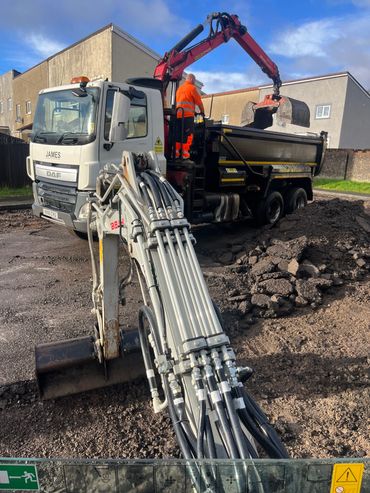 Tipper hire, grab hire, muck away, grab lorry