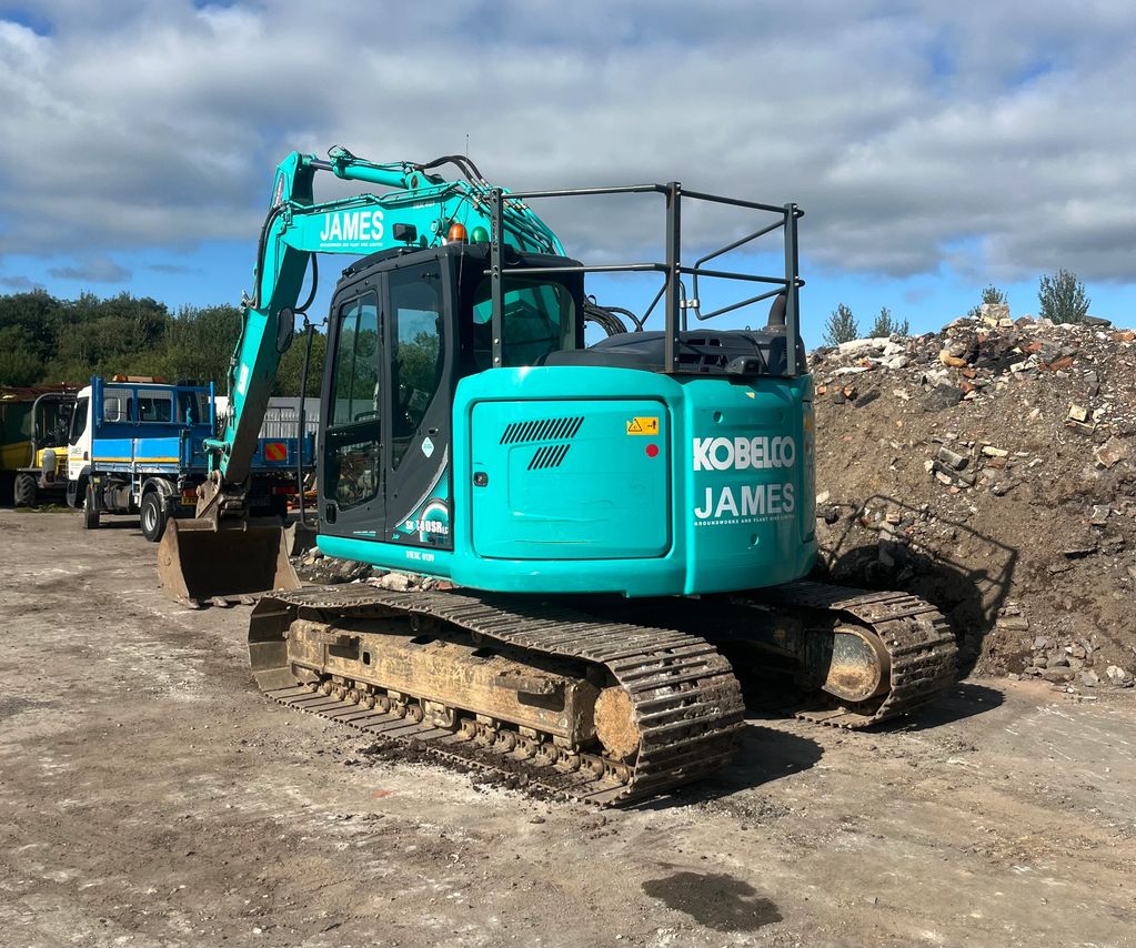 14 ton excavator perfect for bulk excavation.