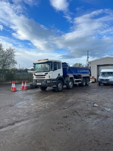 Tipper hire, grab hire, muck away, grab lorry