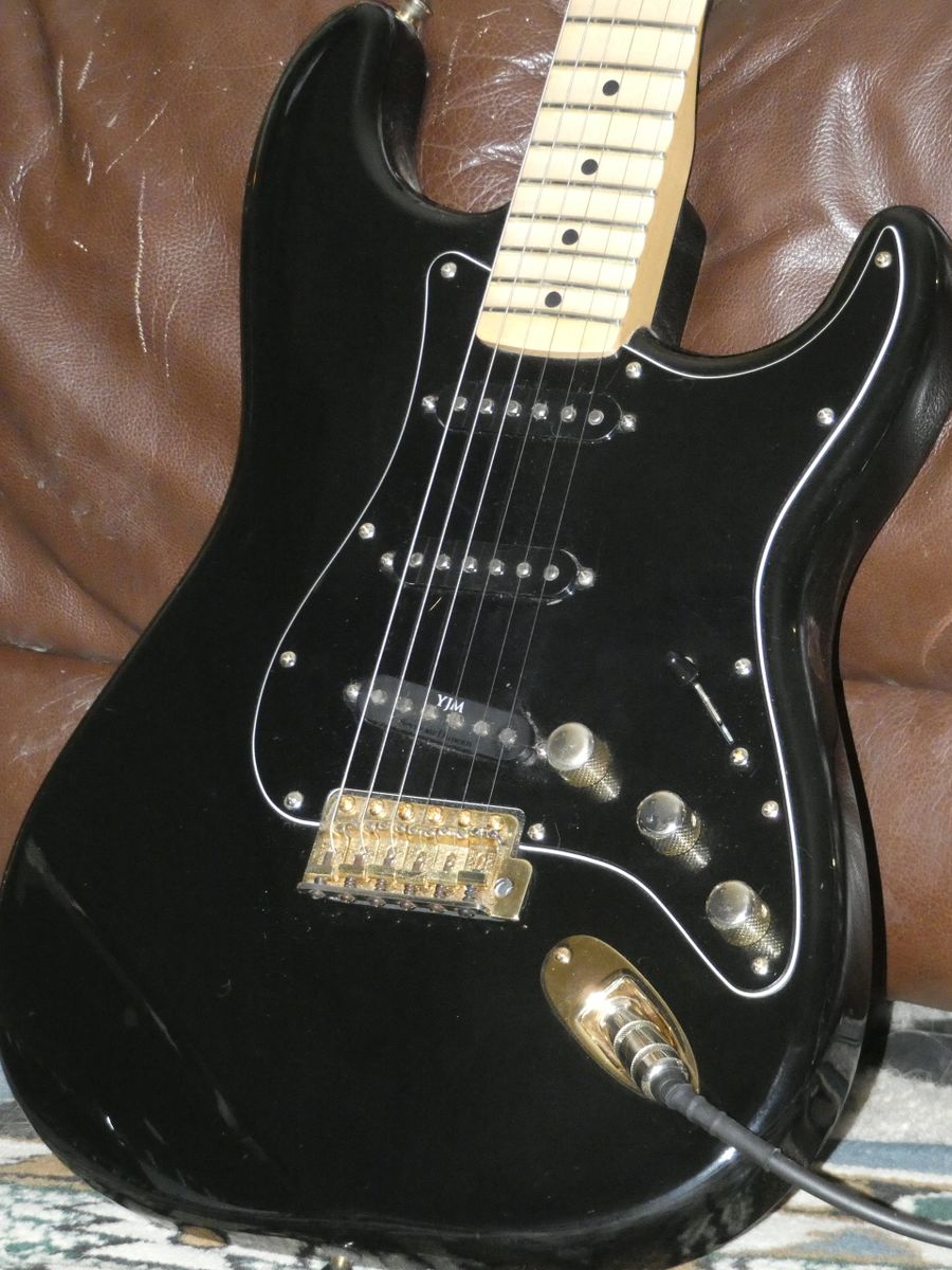 2005-2006 Fender Stratocaster Black Beauty With Scalloped Maple Fretboard  Gold Hardware YJM Upgrades