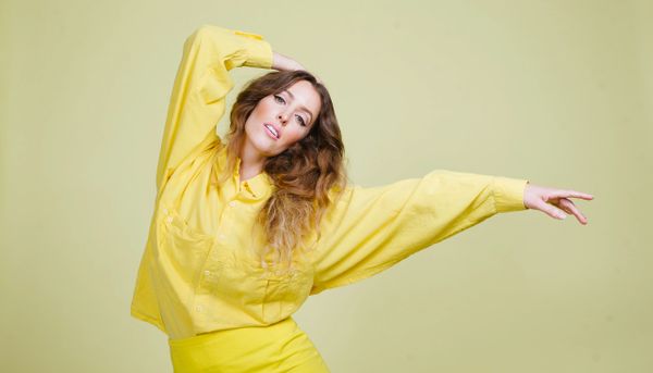 marie-clo in yellow with yellow background