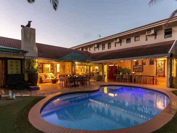 Pool and breakfast area.