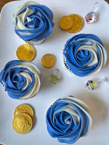 Four Hannukah themed, rosette, buttercream frosted cupcakes. 