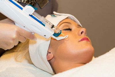 mesotherapy gun on the face