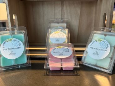 Soothing soy wax melts in Sea Salt Blossom and Strawberry Lemon scents.