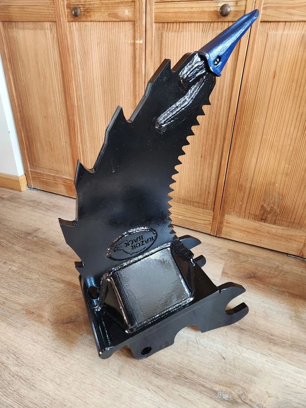Razor Back Ripper with 1 pin included.