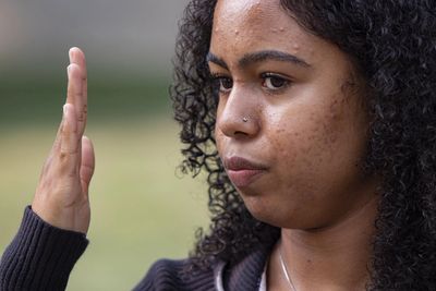Alice Aluko demonstrates how close the man was who shouted at her on the street.