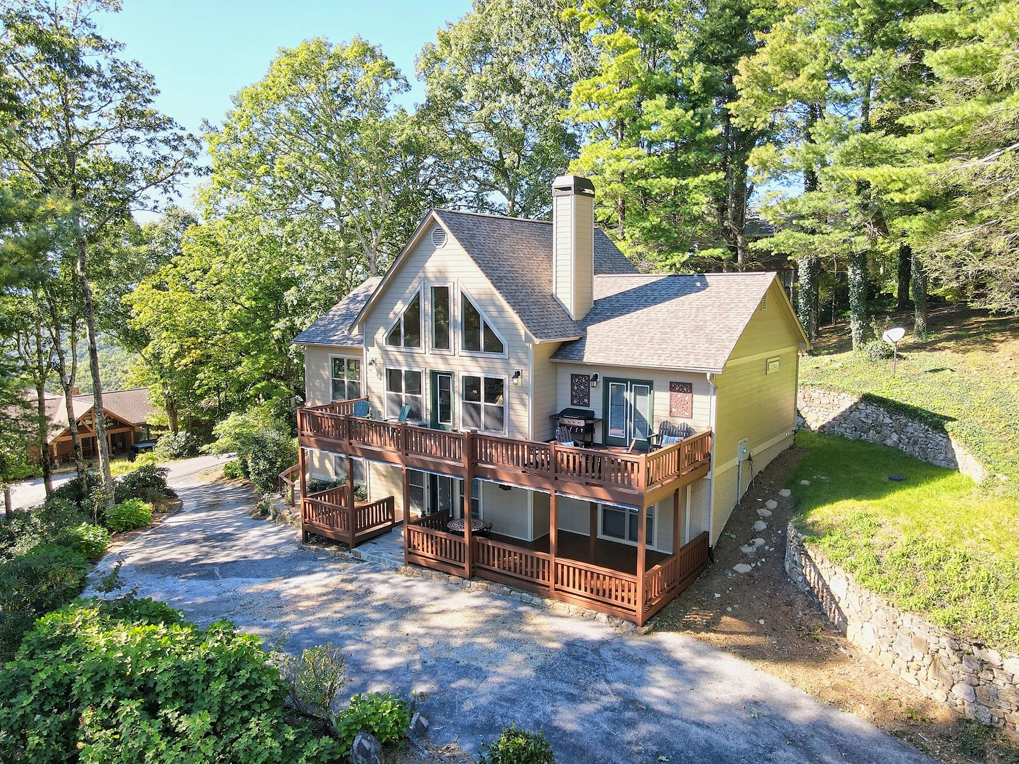 Exterior view of Sky Moon Luxury Vacation Home