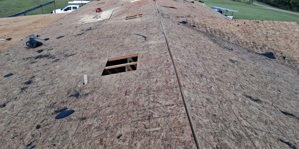 Roofing construction with plywood sheets.